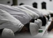 Menjaga Lisan, Menjaga Adab dalam Salat