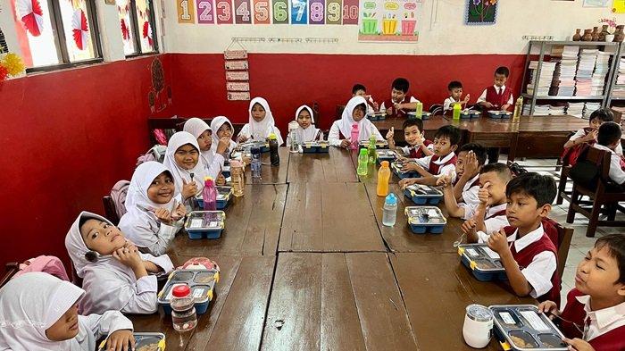 makan bergizi gratis (Foto Tribunews)