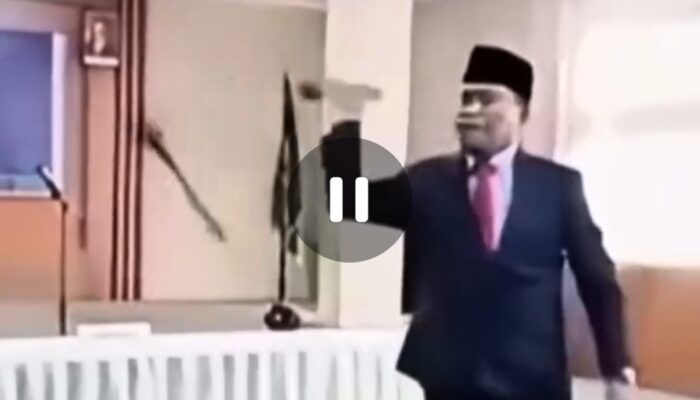 Kepala Kanwil Kemenag NTB Minta Maaf Usai Aksinya Lempar Mikrofon Viral