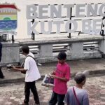 Pengamen di Jembatan Ampera Paksa Wisatawan Bayar, 15 Orang Terjaring Satpol PP