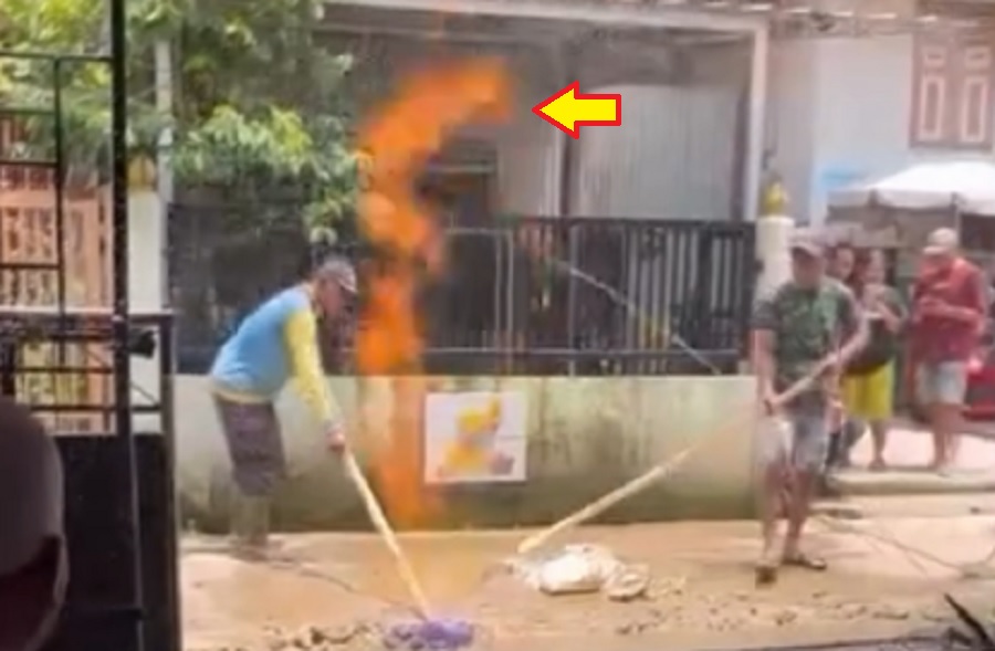 Pipa Gas Bocor di Plaju Semburkan Api, Warga Panik Saat Galian Parit Terbakar