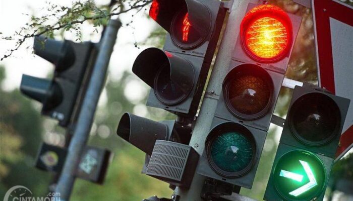 Lampu Merah Penanda Arah Pulang