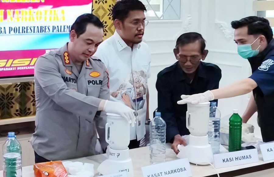 Polrestabes Palembang Ringkus Dua Pengedar Sabu, Barang Bukti 1,1 Kg Dimusnahkan