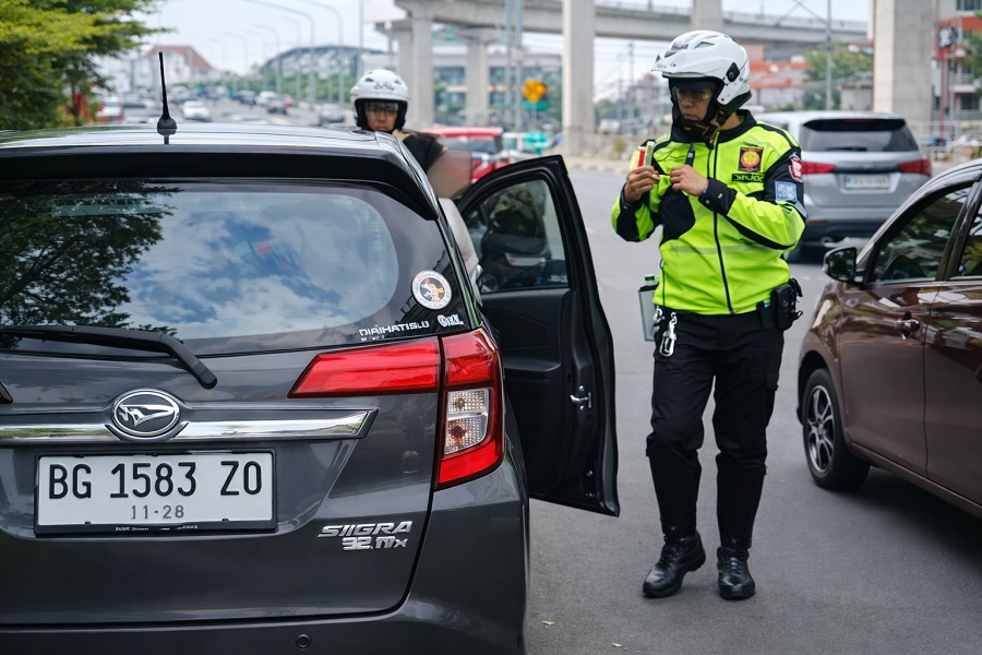 Tak Terima Ditilang, Pengendara Wanita di Palembang Ngumpat dan Toyor Kepala Polisi