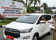 Larangan menggunakan kendaraan dinas untuk mudik lebaran. Gambar rekayasa Ilustrasi AI hanya sekedar pendukung berita.